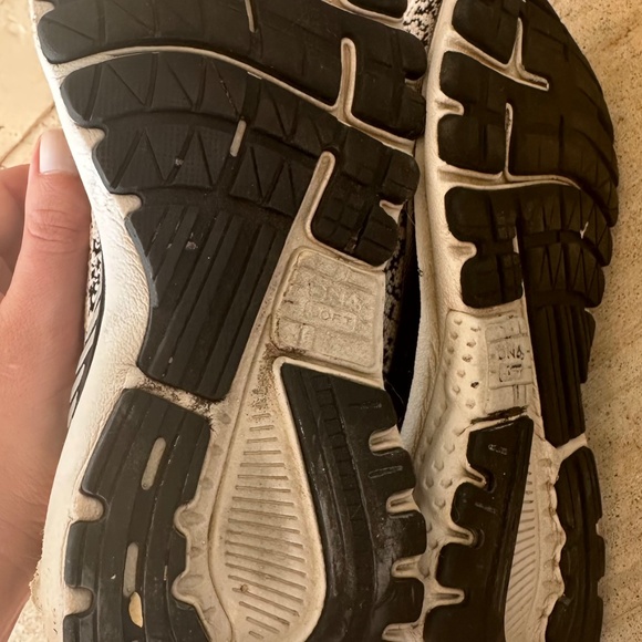 Brooks Adrenaline GTS 20 Sneakers Running Shoes Womens 7 Black White Trainers - Picture 8 of 10